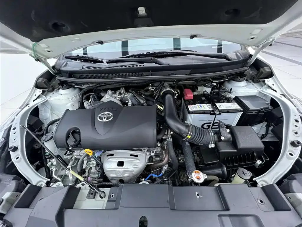 Toyota Yaris L — фото 10