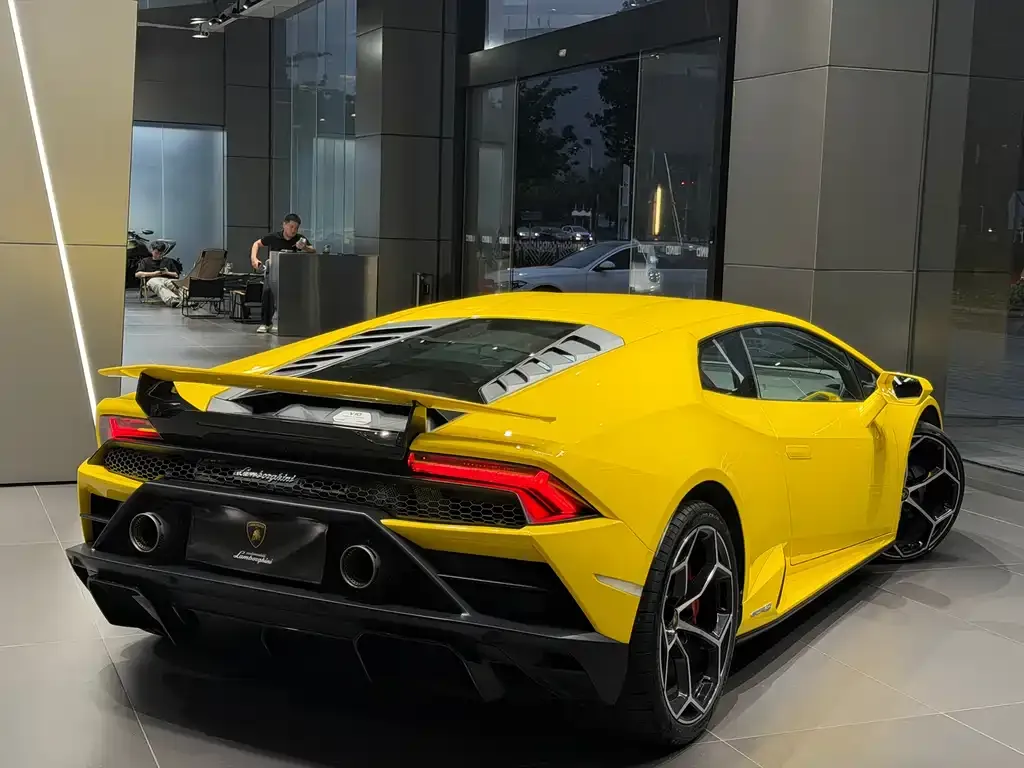 Lamborghini Huracan — фото 10
