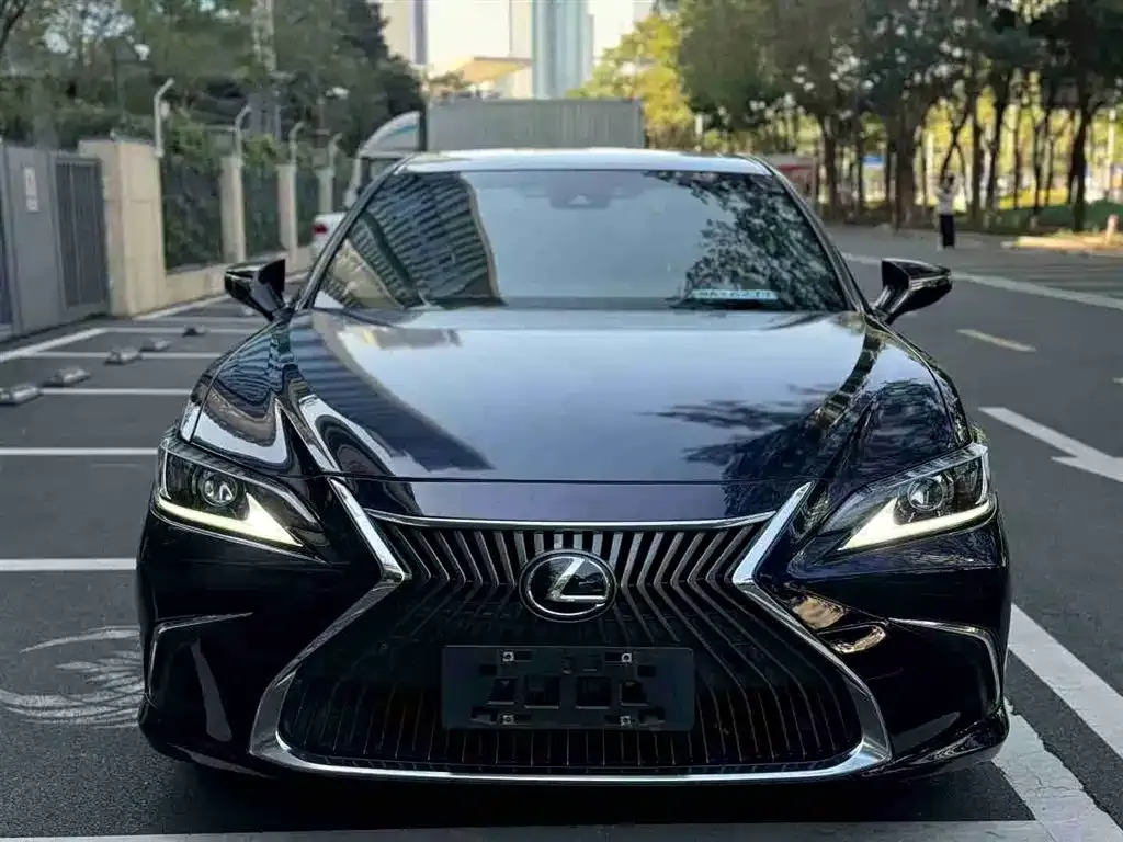 Lexus ES — фото 1
