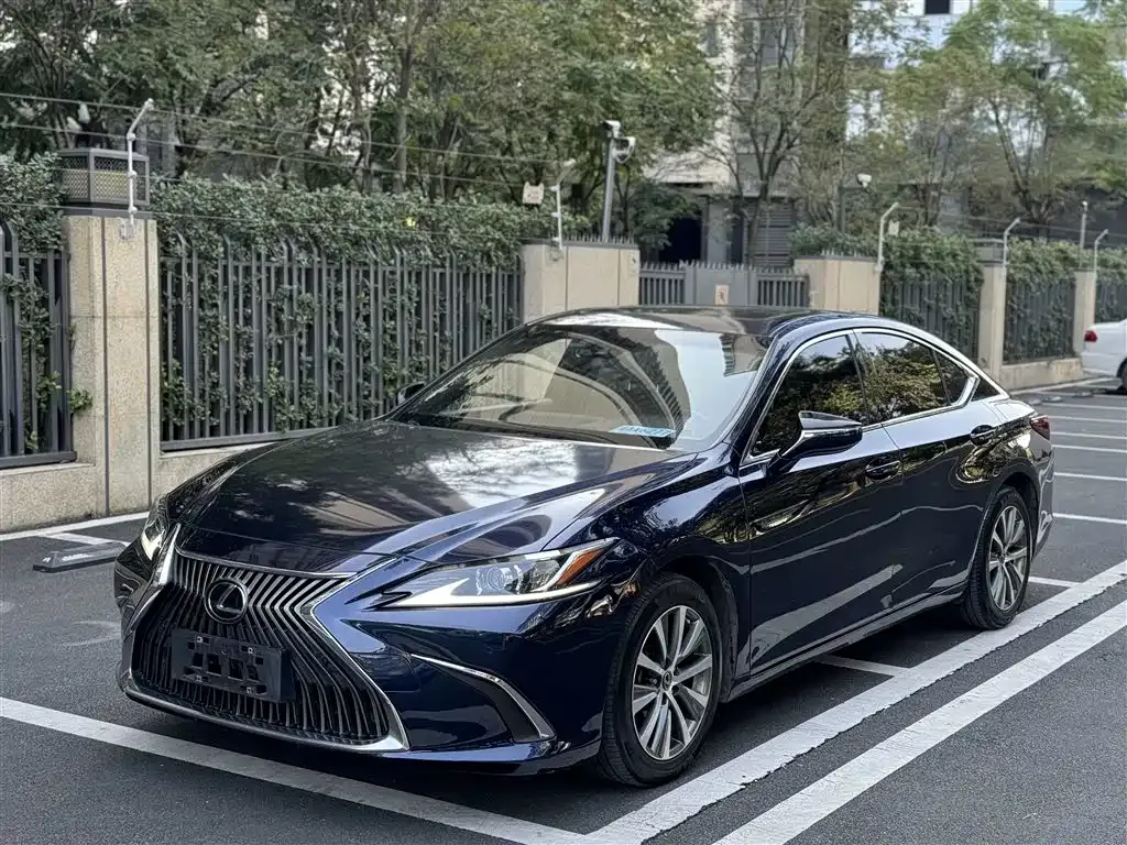 Lexus ES — фото 10