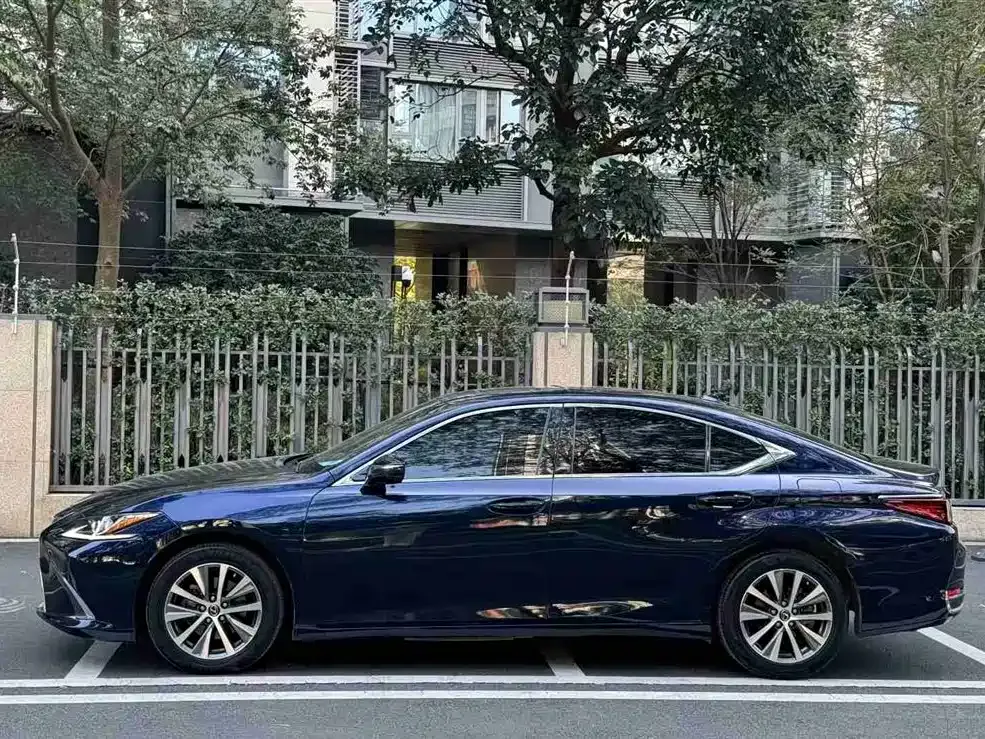 Lexus ES — фото 9