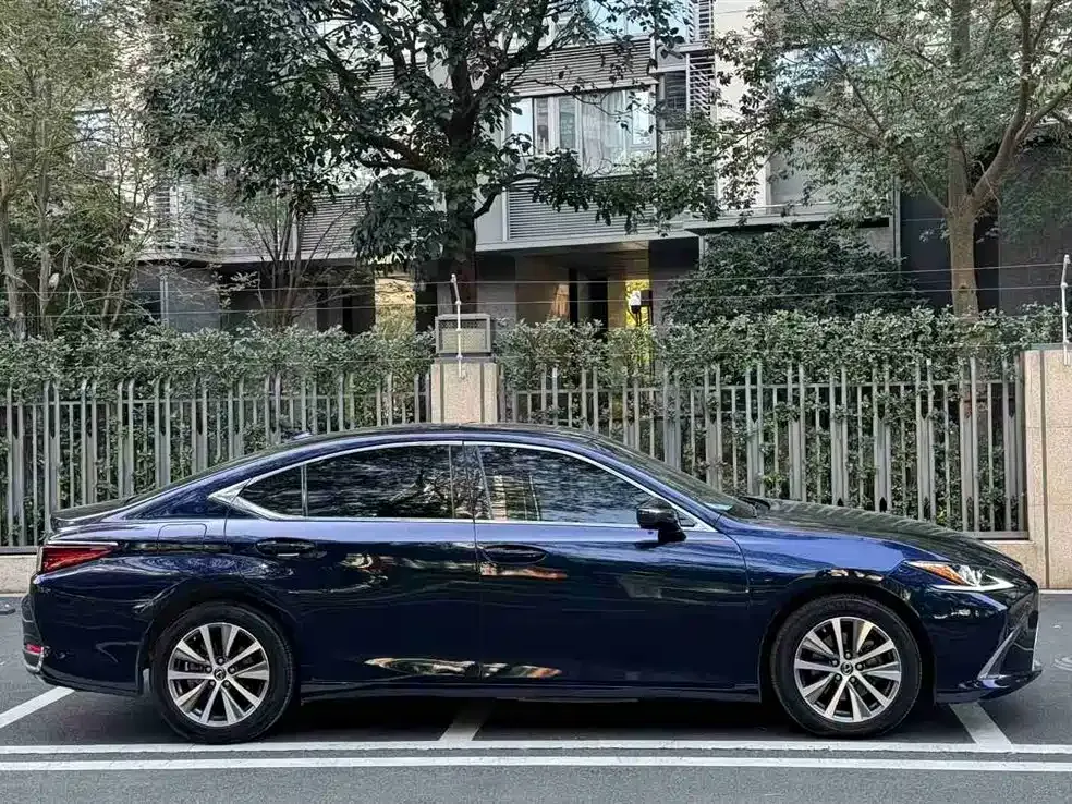 Lexus ES — фото 6