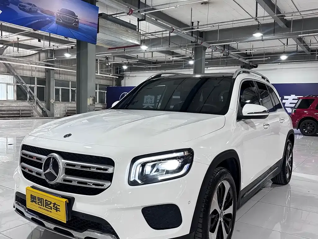 Mercedes-Benz GLB — фото 1