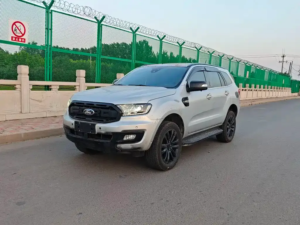 Ford Everest — фото 1