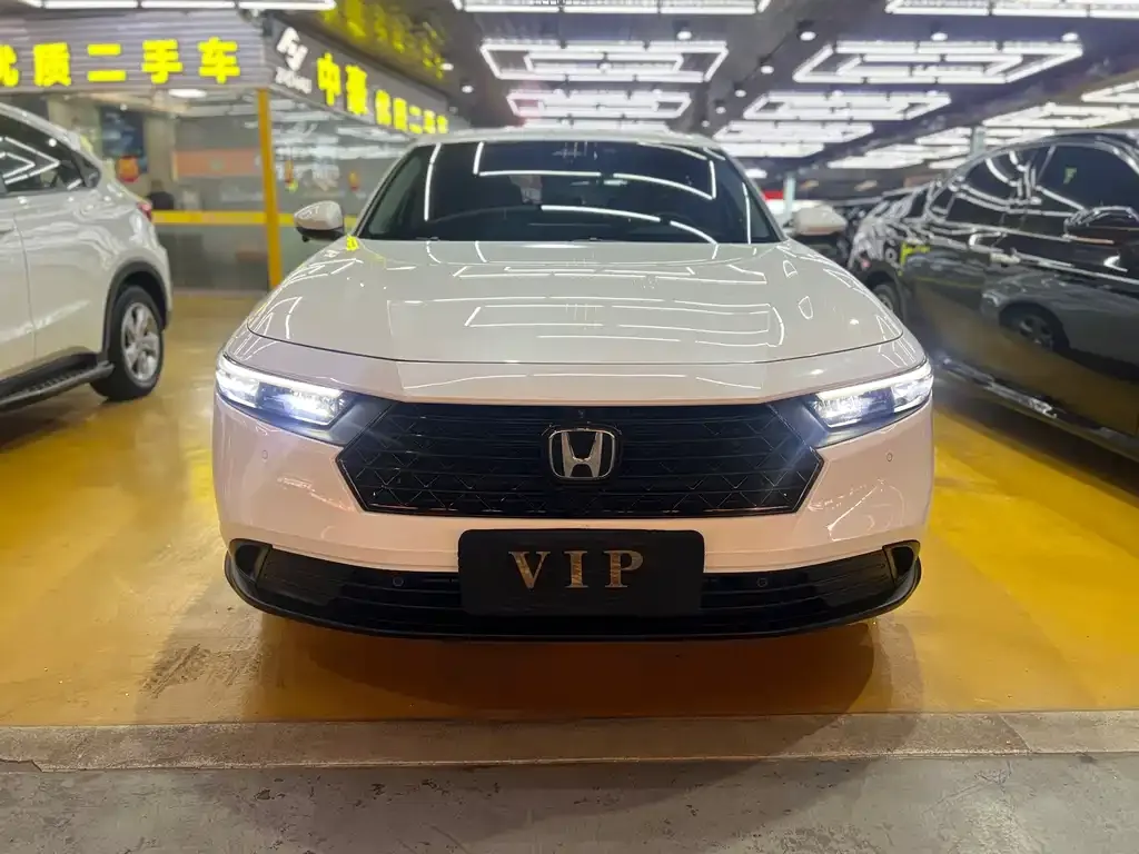 Honda Accord — фото 1
