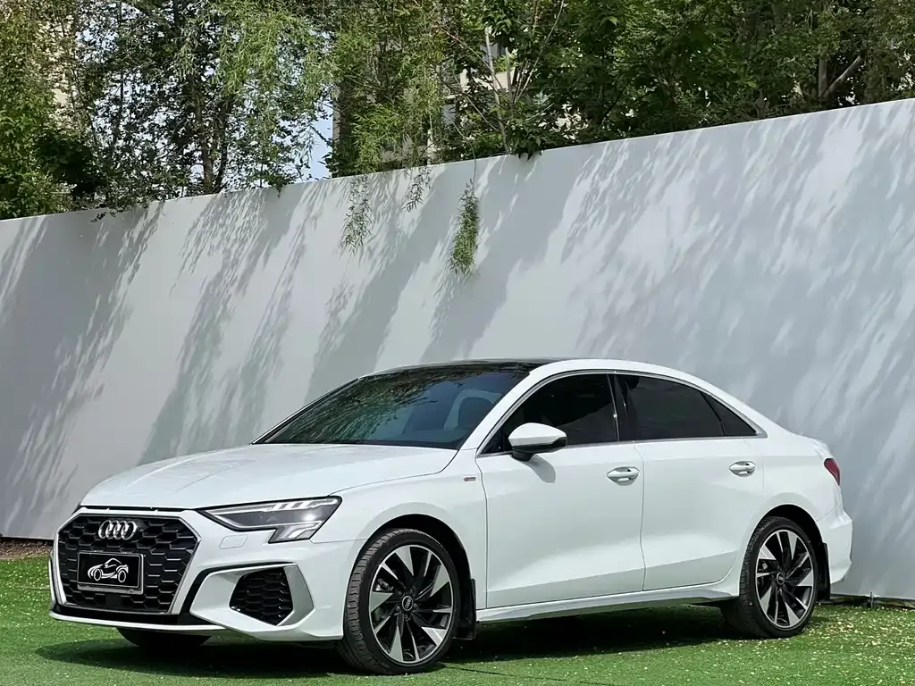 Audi A3 — фото 1