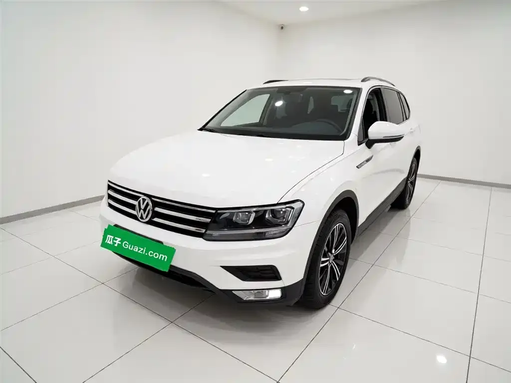 Volkswagen Tiguan L — фото 1