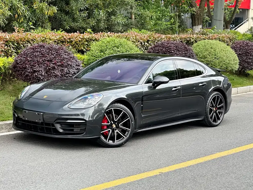 Porsche Panamera — фото 1