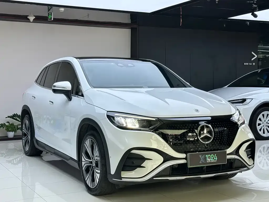 Mercedes-Benz EQE SUV — фото 6