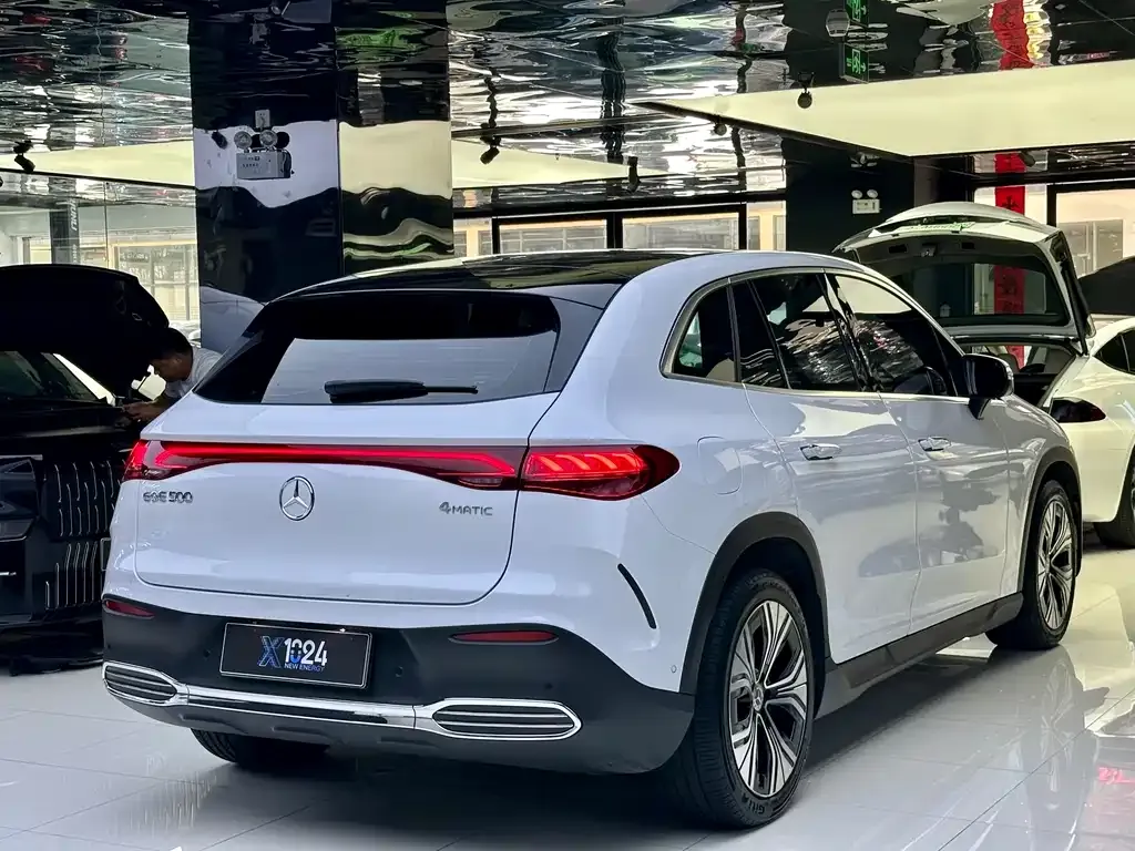 Mercedes-Benz EQE SUV — фото 7