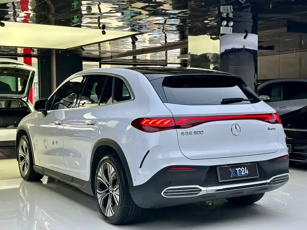 Mercedes-Benz EQE SUV — фото 9