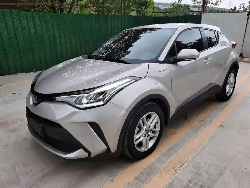 Toyota C-HR — фото 1