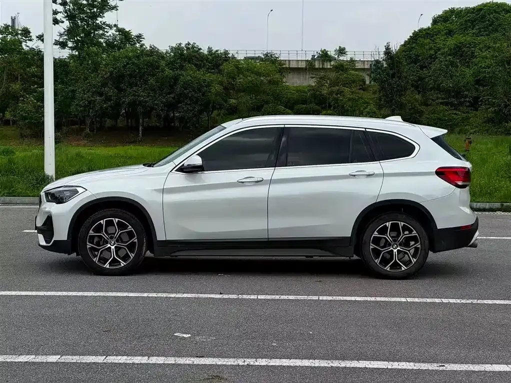 BMW X1 — фото 9