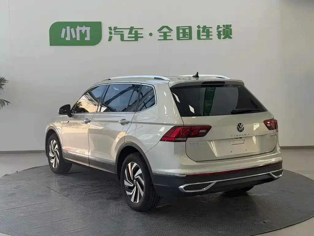 Volkswagen Tiguan L — фото 9