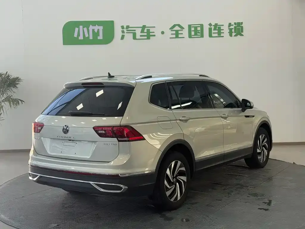 Volkswagen Tiguan L — фото 7