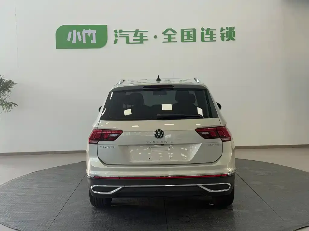 Volkswagen Tiguan L — фото 2