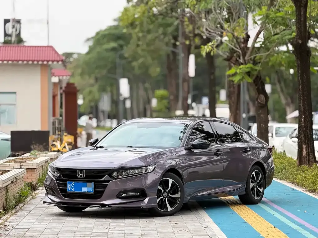 Honda Accord — фото 1