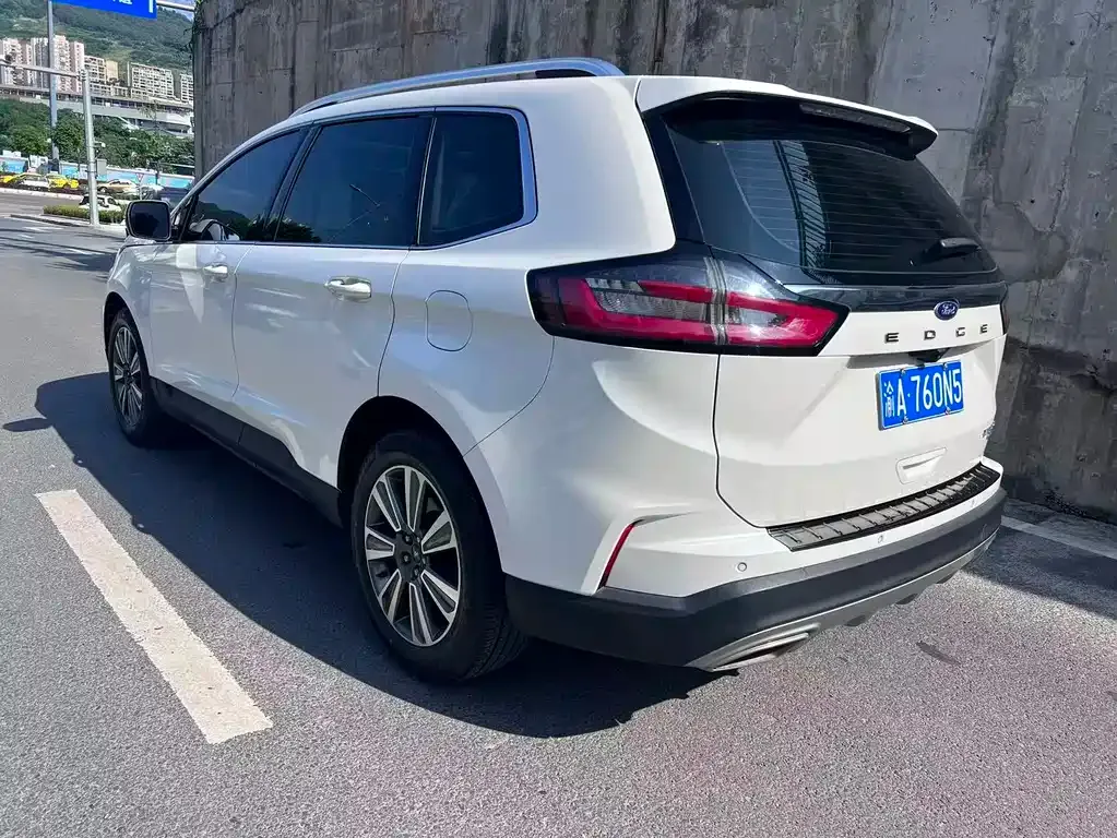Ford Edge — фото 10