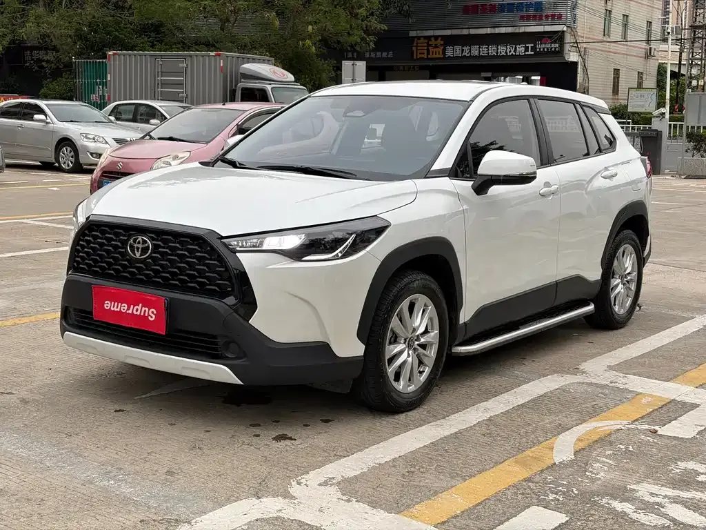 Toyota Corolla Cross — фото 1