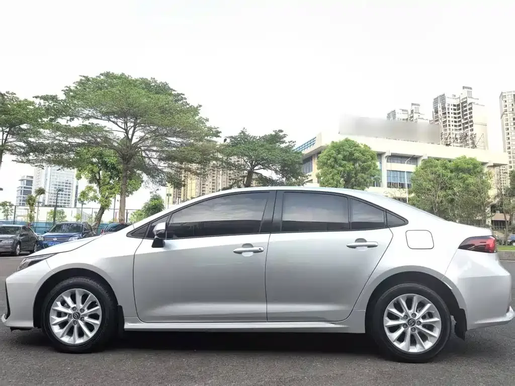 Toyota Corolla — фото 10