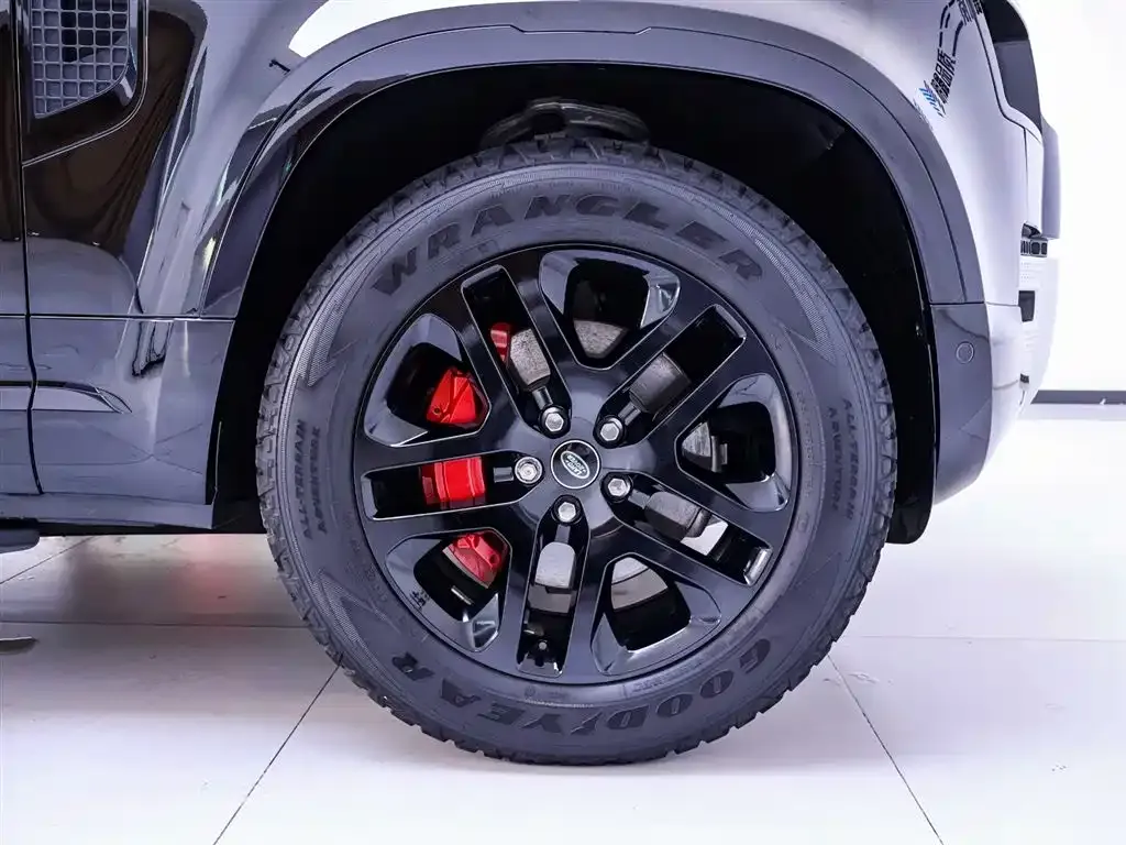 Land Rover Defender — фото 10
