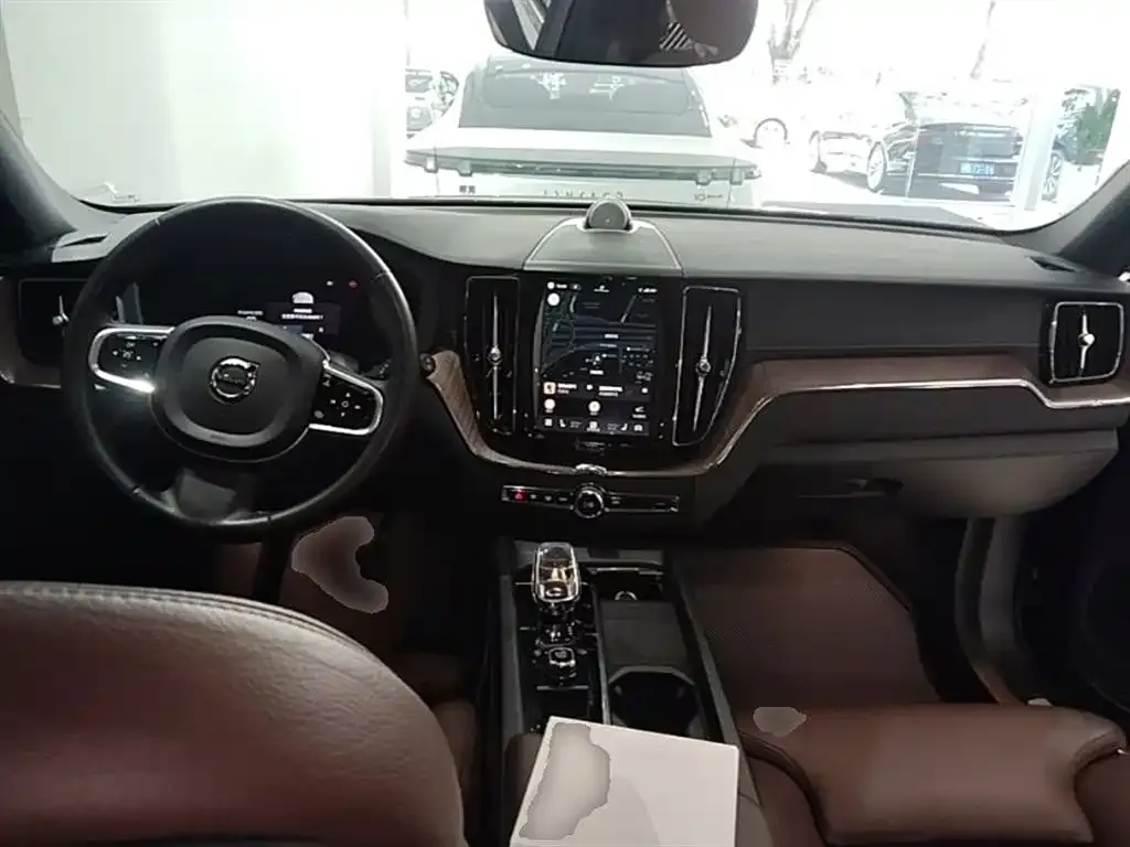 Volvo XC60 — фото 2