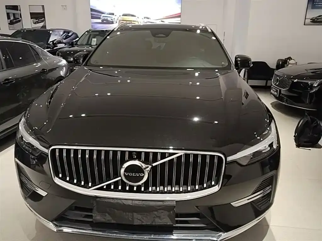 Volvo XC60 — фото 8
