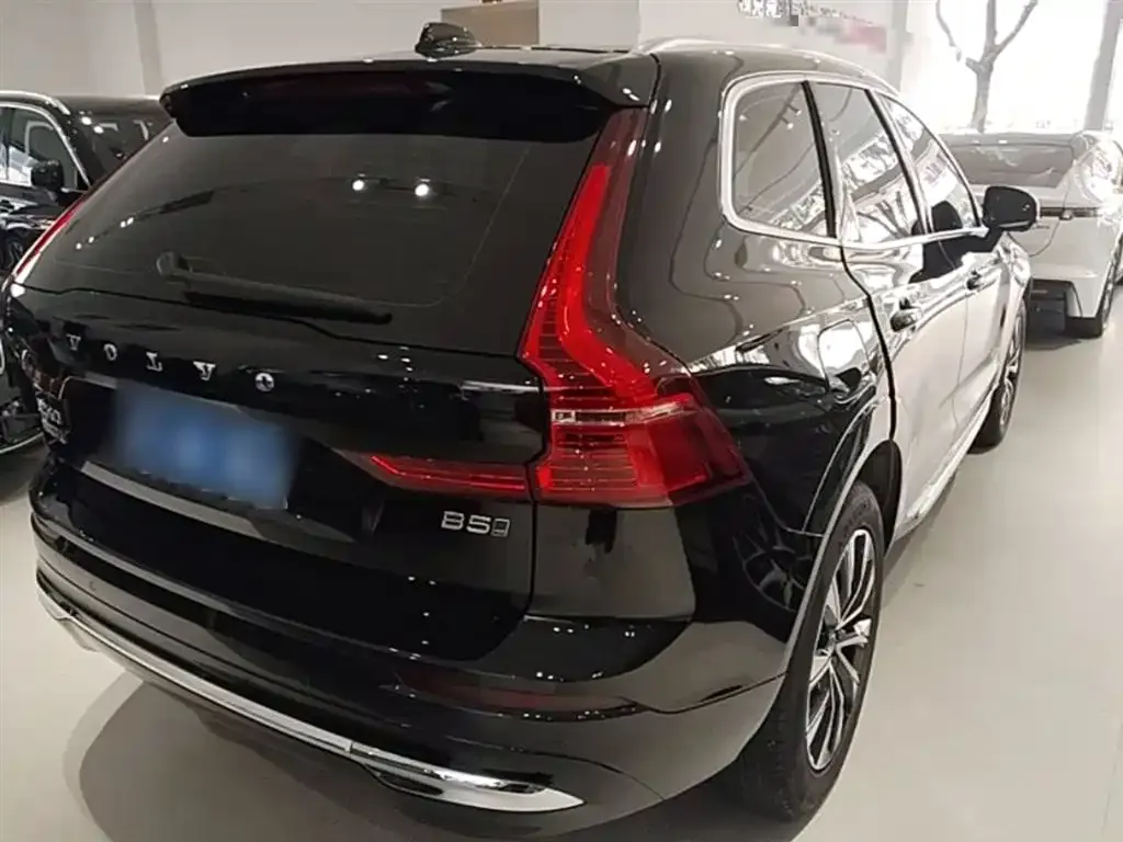 Volvo XC60 — фото 6
