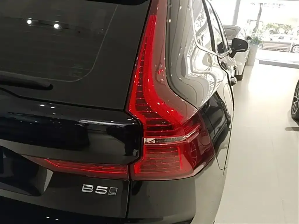 Volvo XC60 — фото 3
