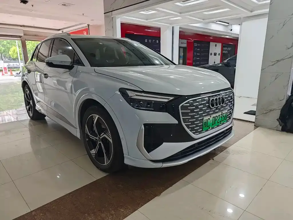 Audi Q4 e-tron — фото 2