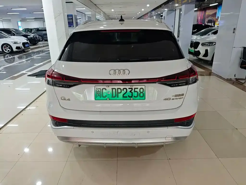 Audi Q4 e-tron — фото 10
