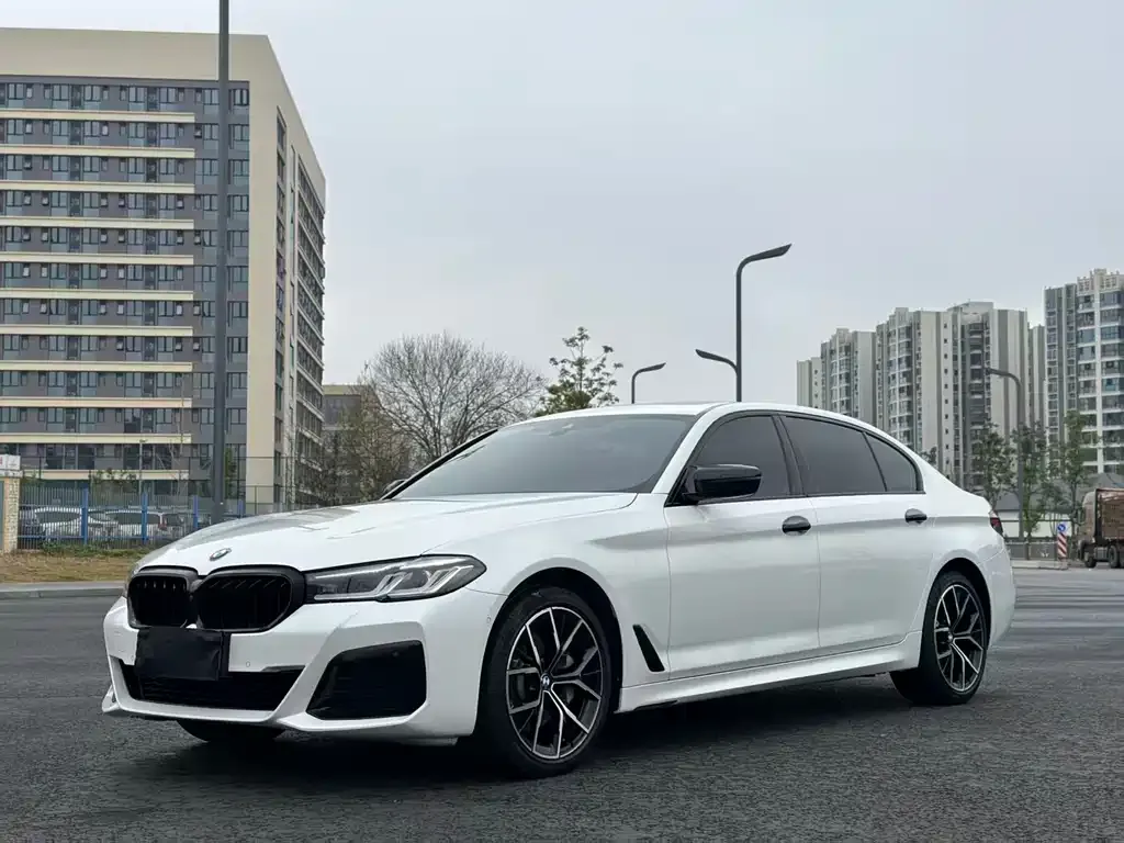 BMW 5 Series — фото 1