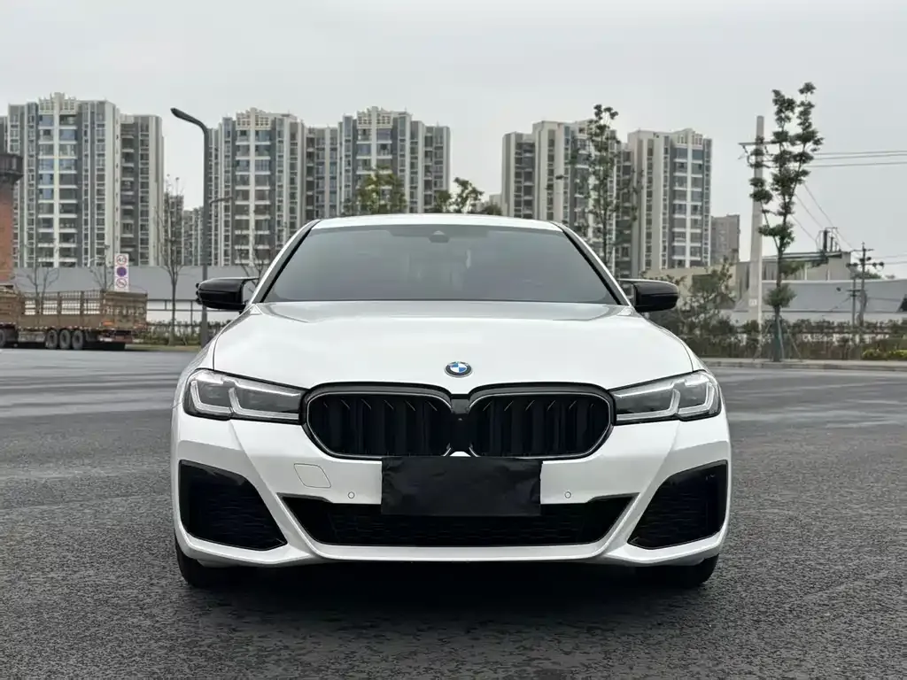 BMW 5 Series — фото 8