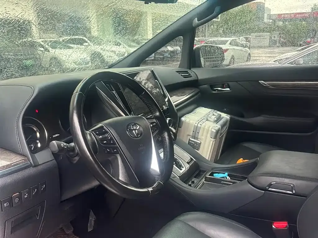 Toyota Alphard — фото 4