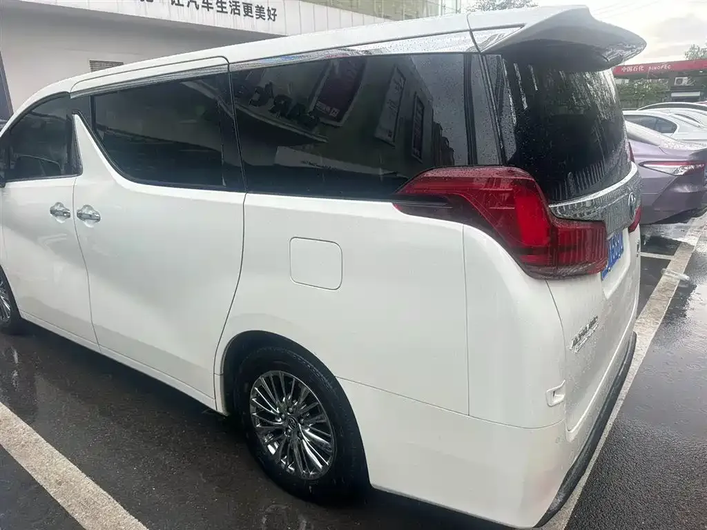 Toyota Alphard — фото 3