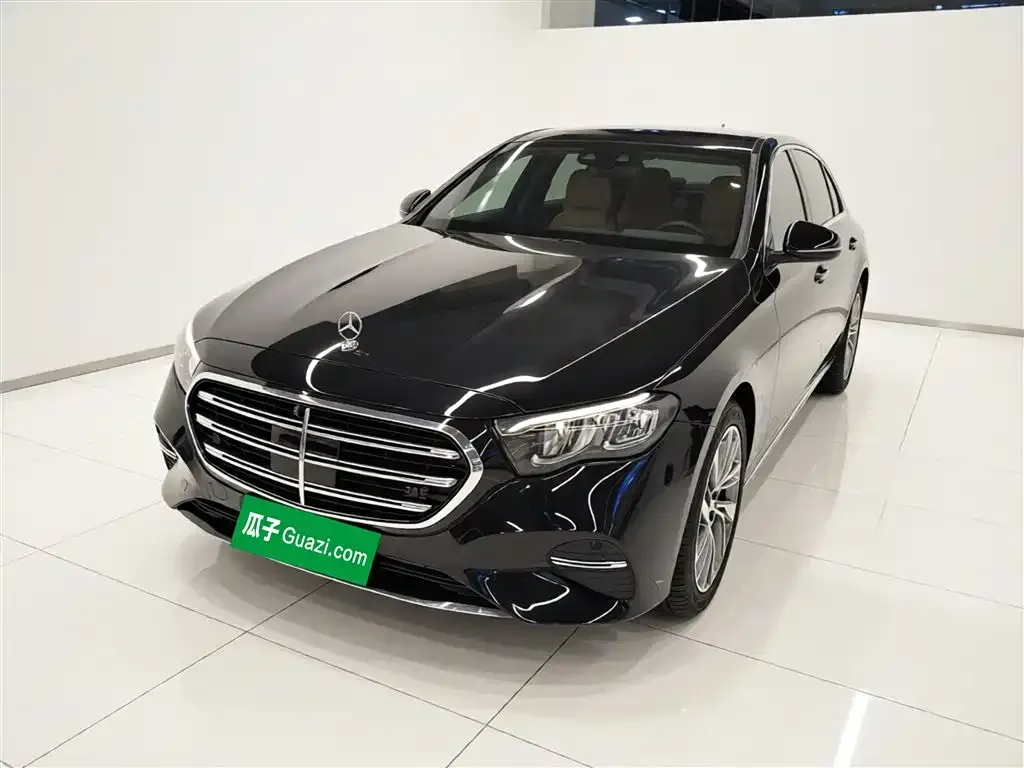 Mercedes-Benz E-Class — фото 1