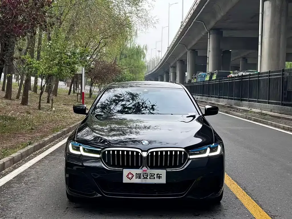 BMW 5 Series — фото 1