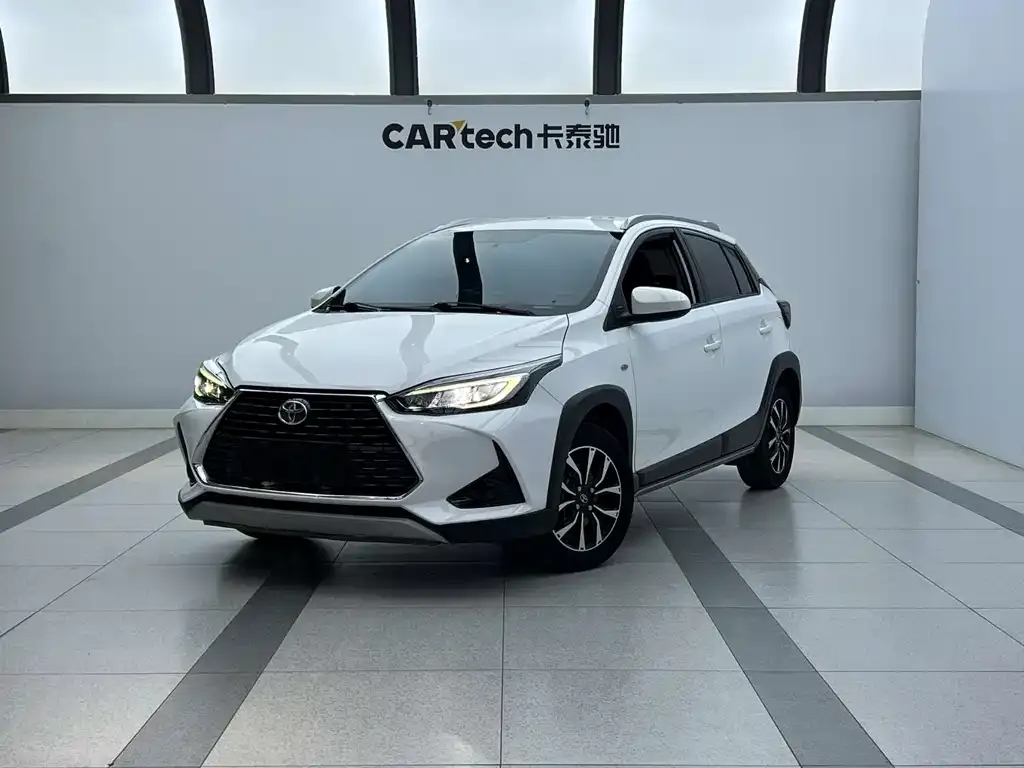 Toyota Yaris L — фото 1