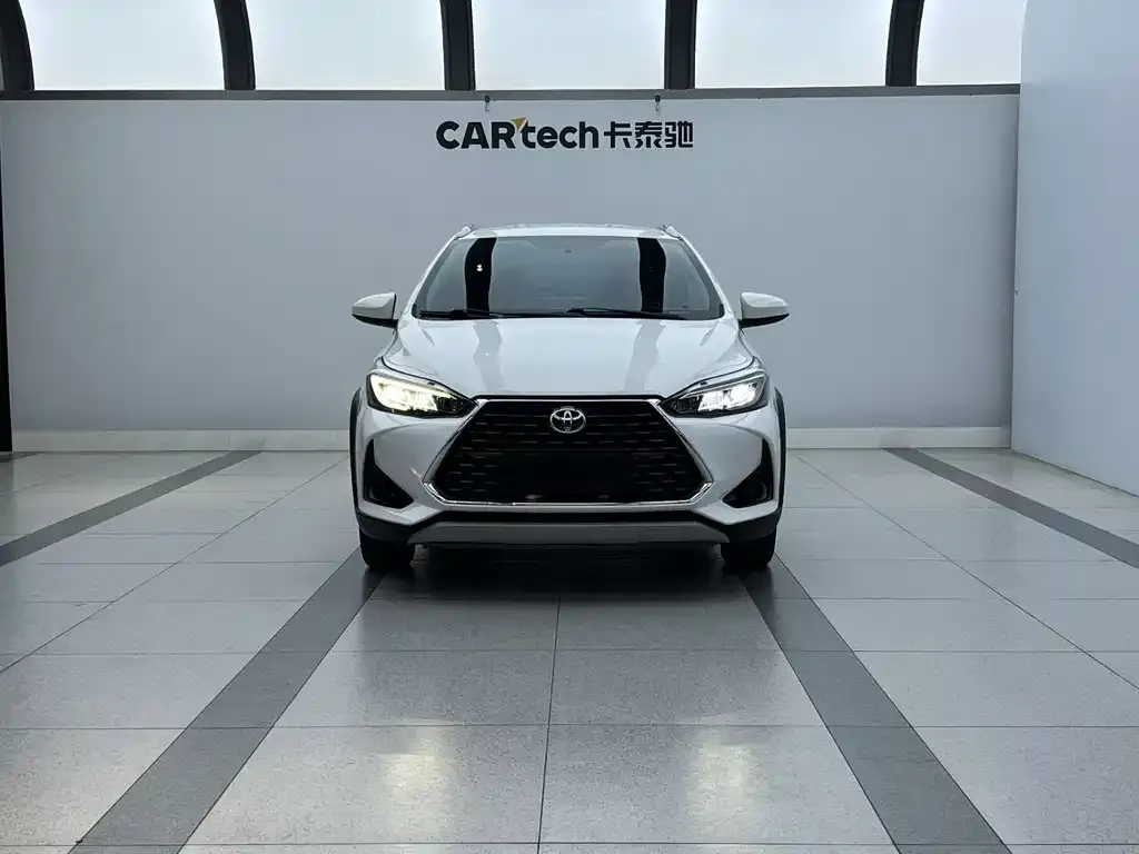 Toyota Yaris L — фото 2