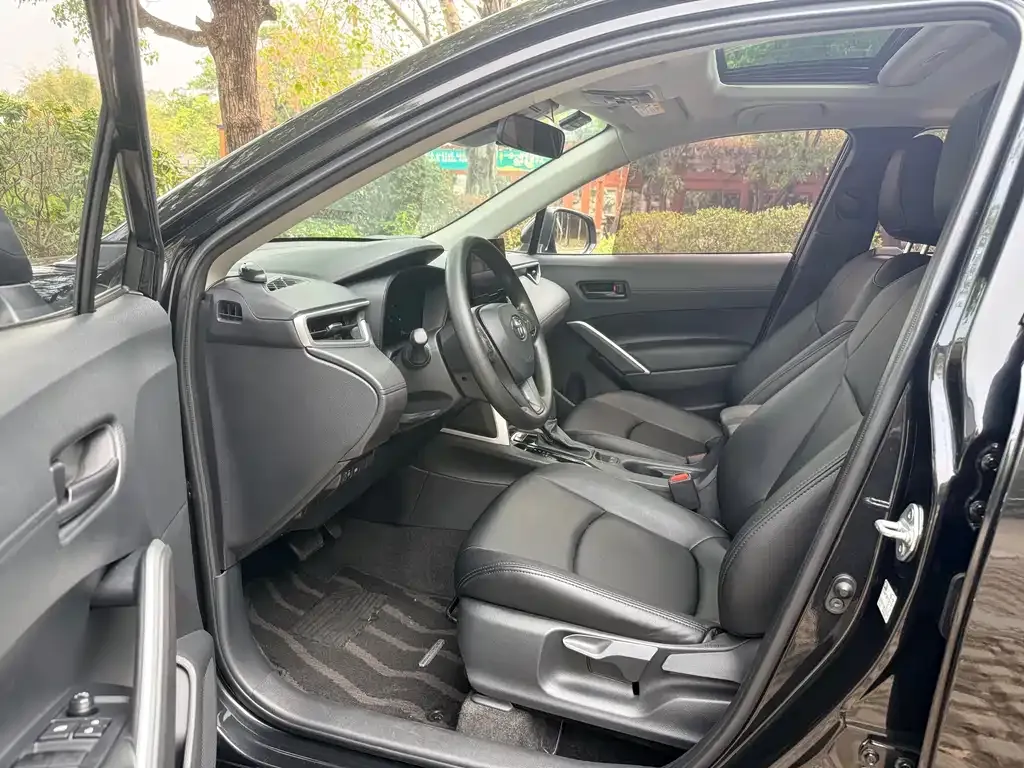 Toyota Corolla Cross — фото 2