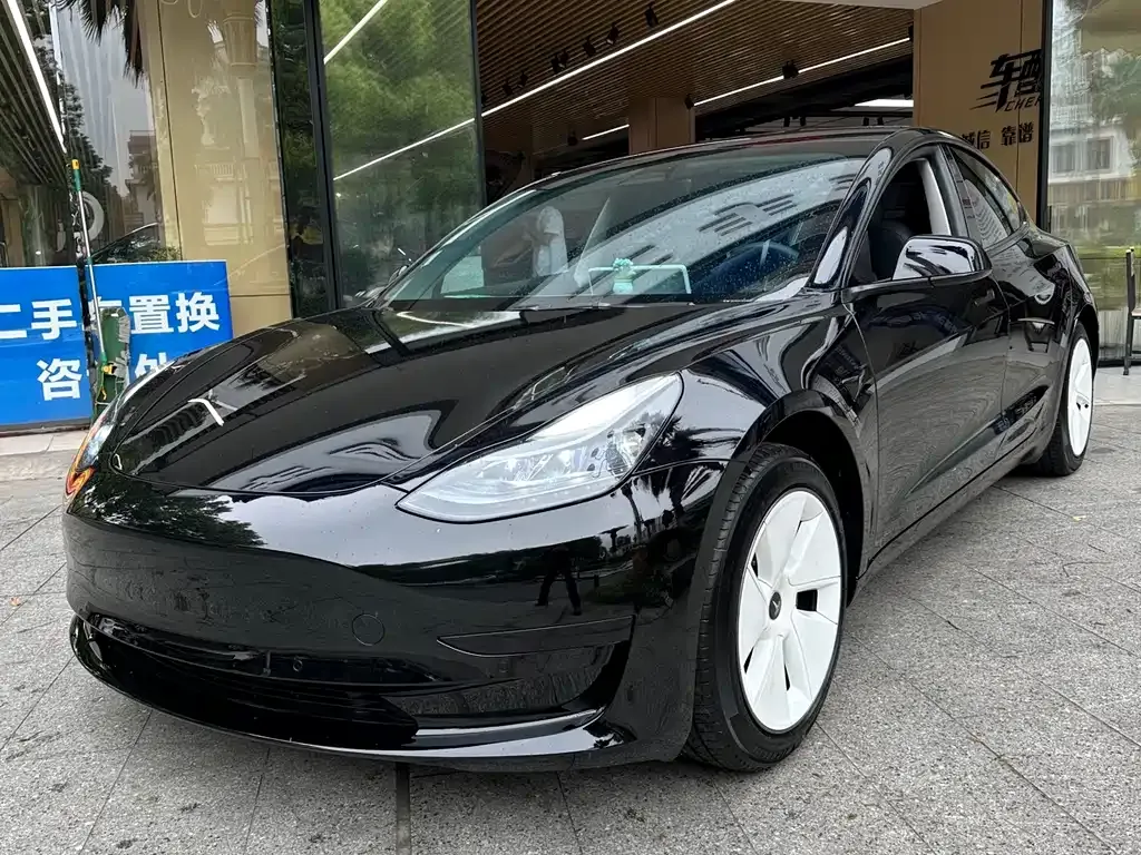 Tesla Model 3 — фото 1