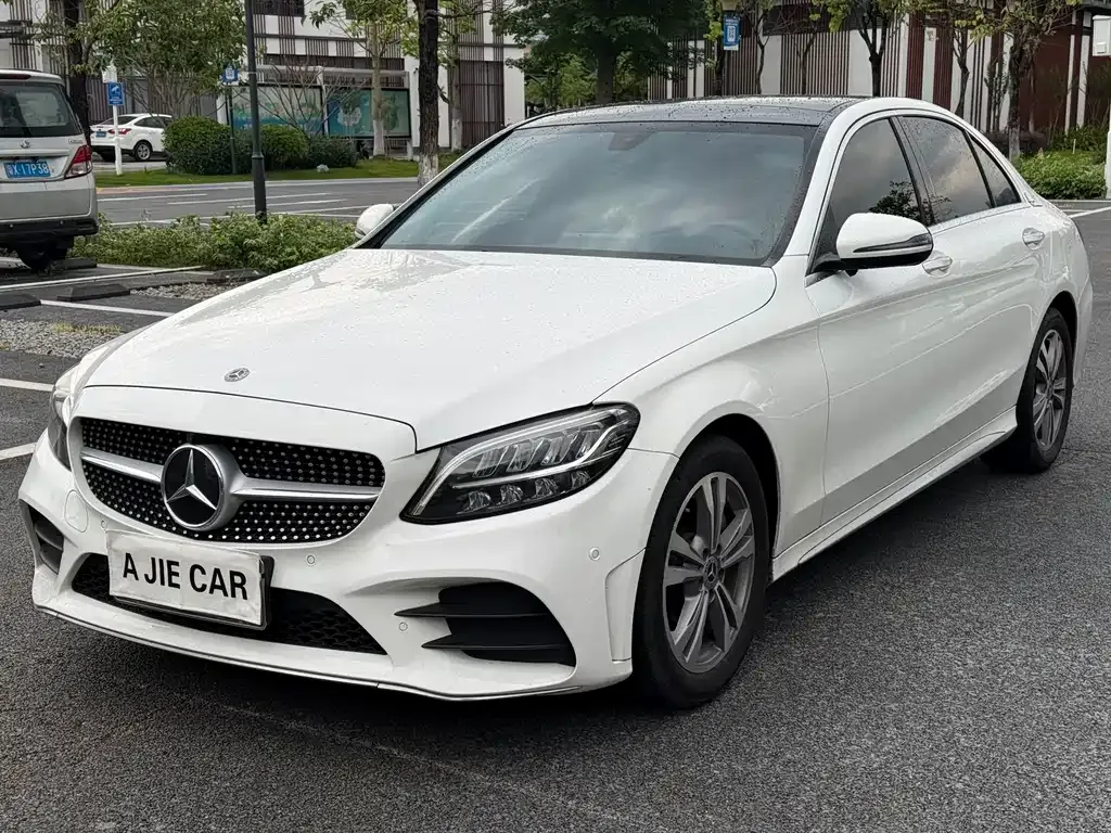 Mercedes-Benz C-Class — фото 1