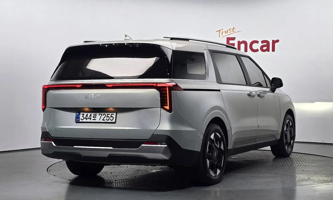 Kia Carnival — фото 10