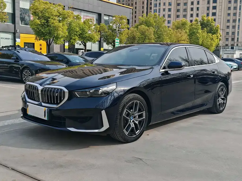BMW i5 — фото 1