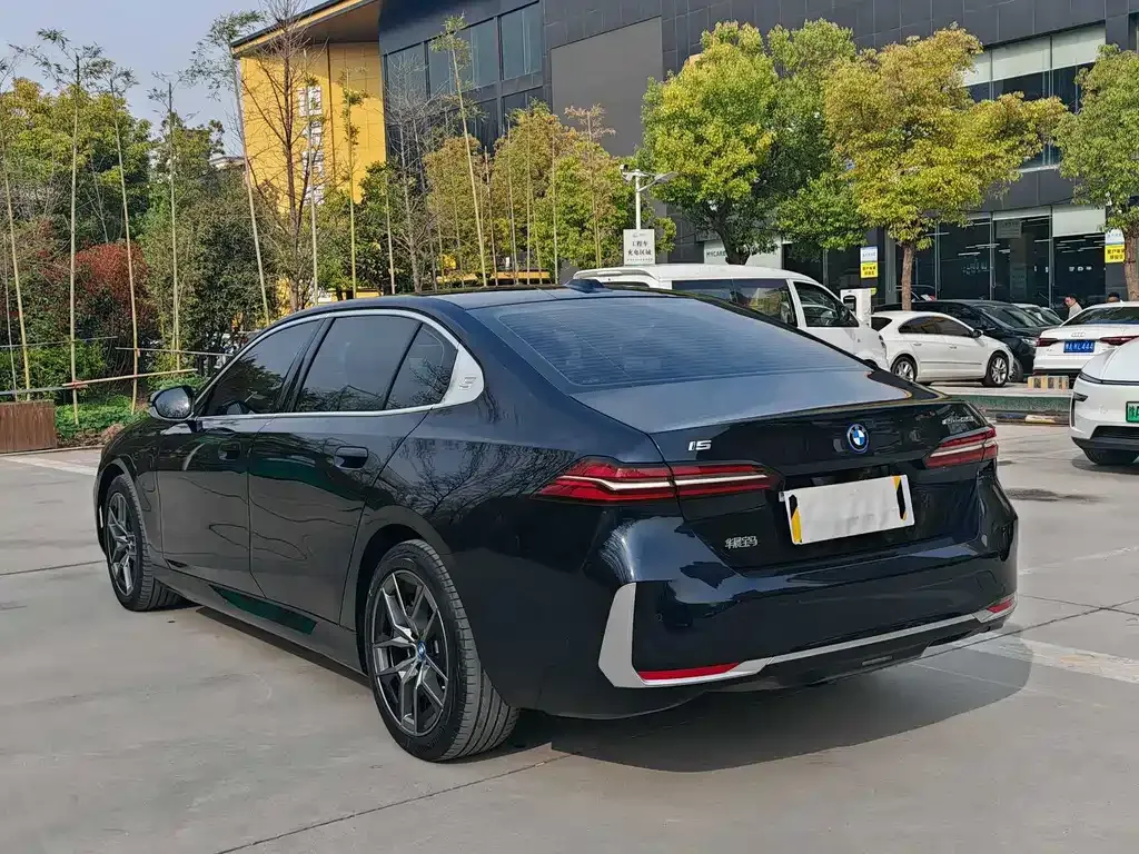 BMW i5 — фото 10