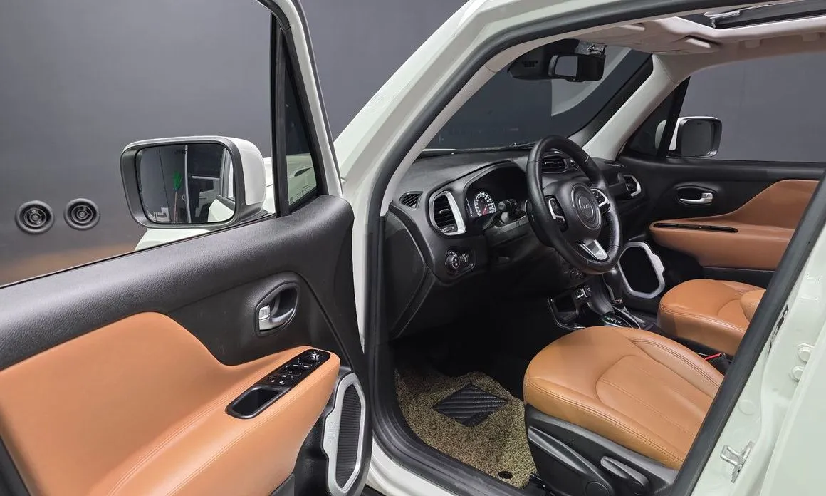 Jeep Renegade — фото 10