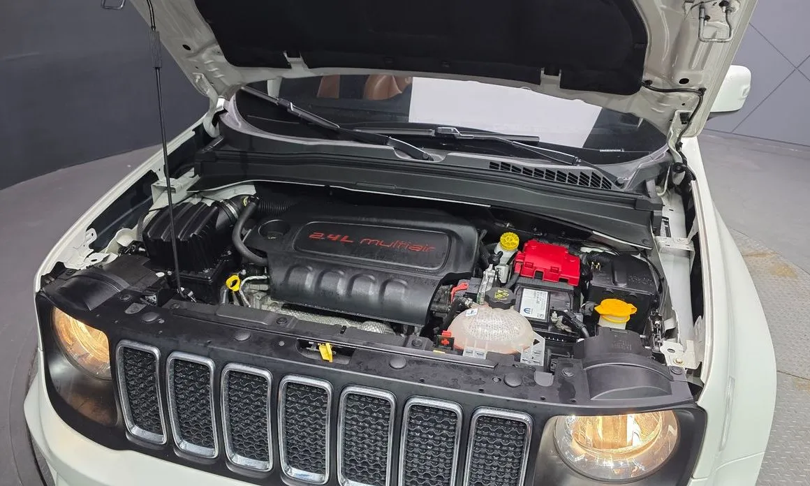 Jeep Renegade — фото 9