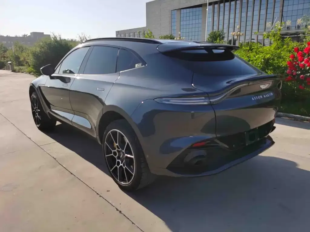 Aston Martin DBX — фото 4