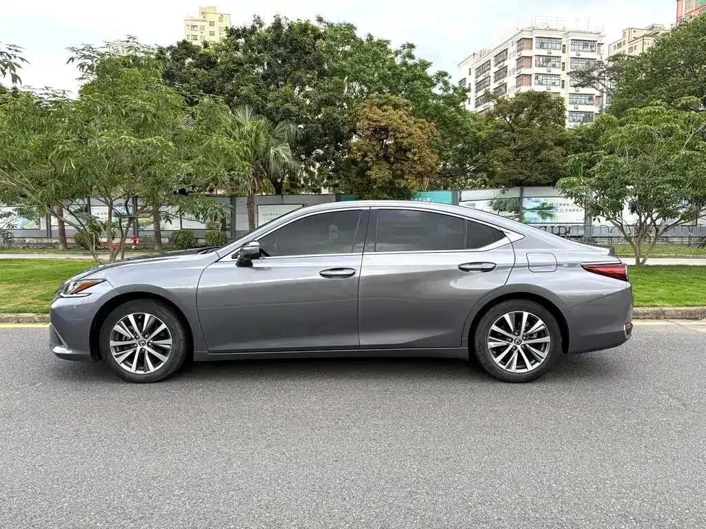Lexus ES — фото 10