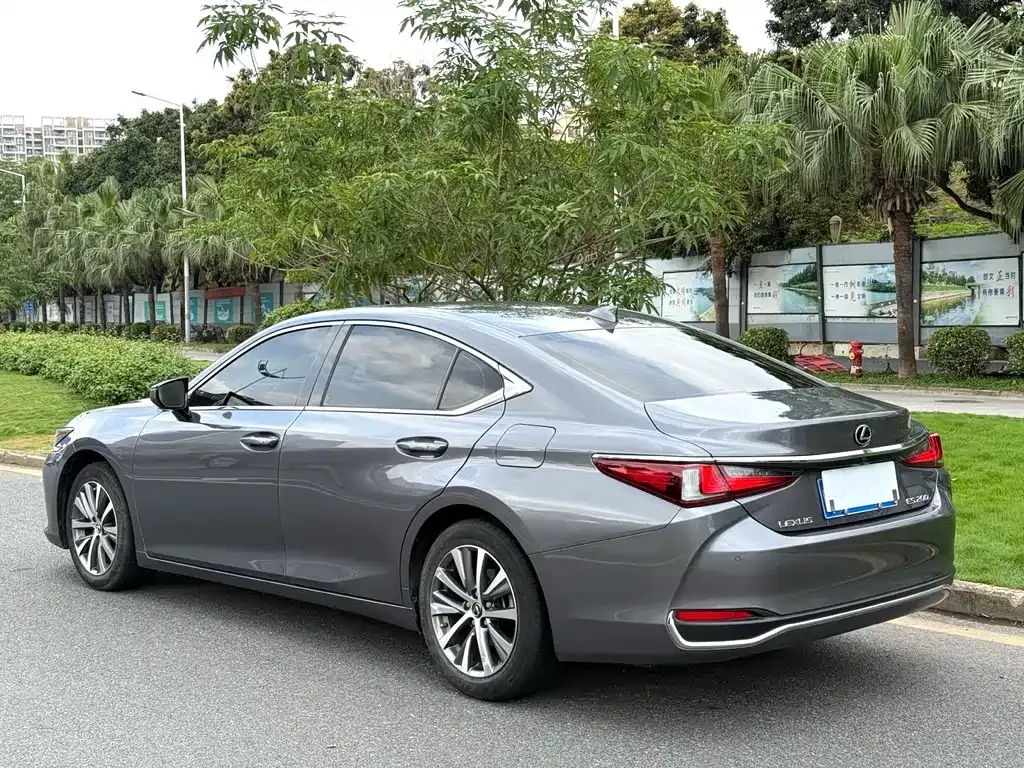 Lexus ES — фото 8